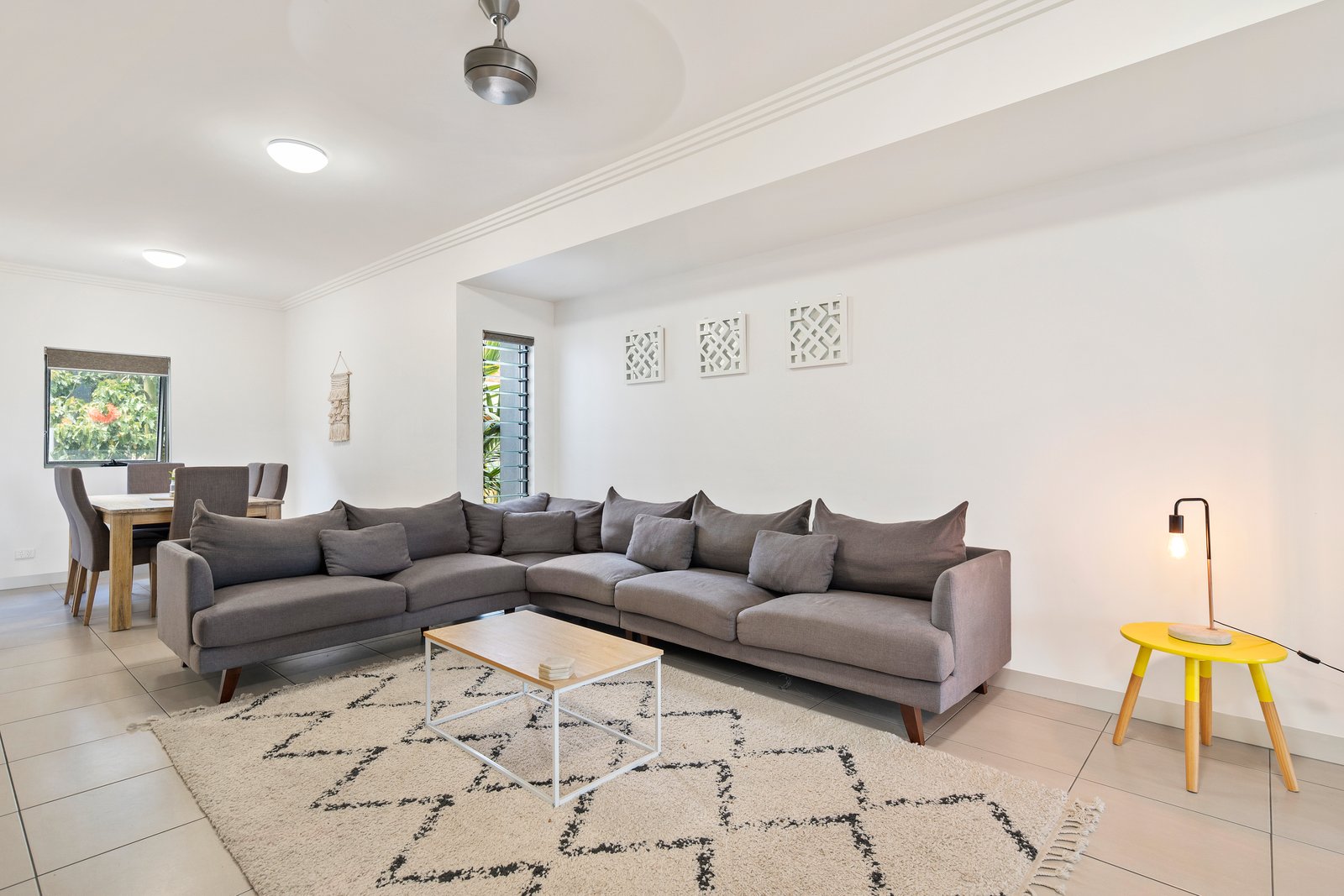 3/11 Eshelby Drive CANNONVALE 7