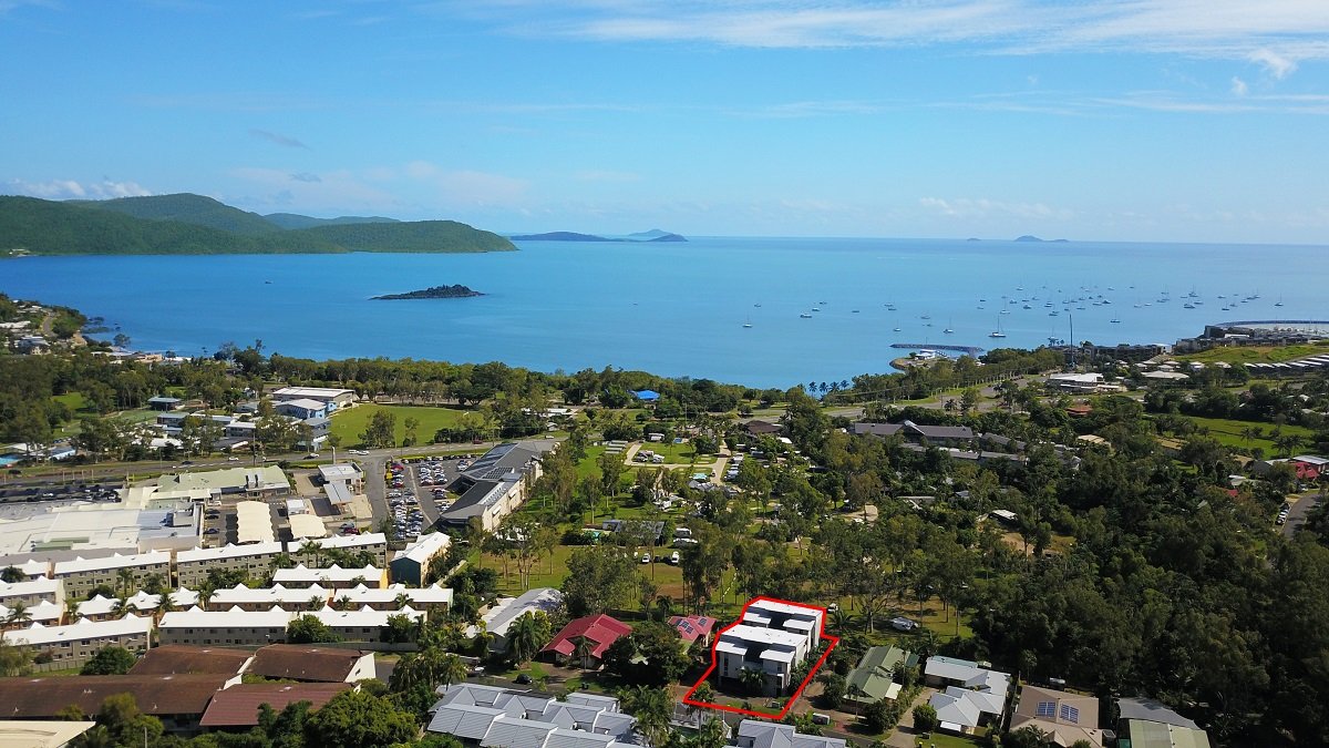 3/11 Eshelby Drive CANNONVALE 21