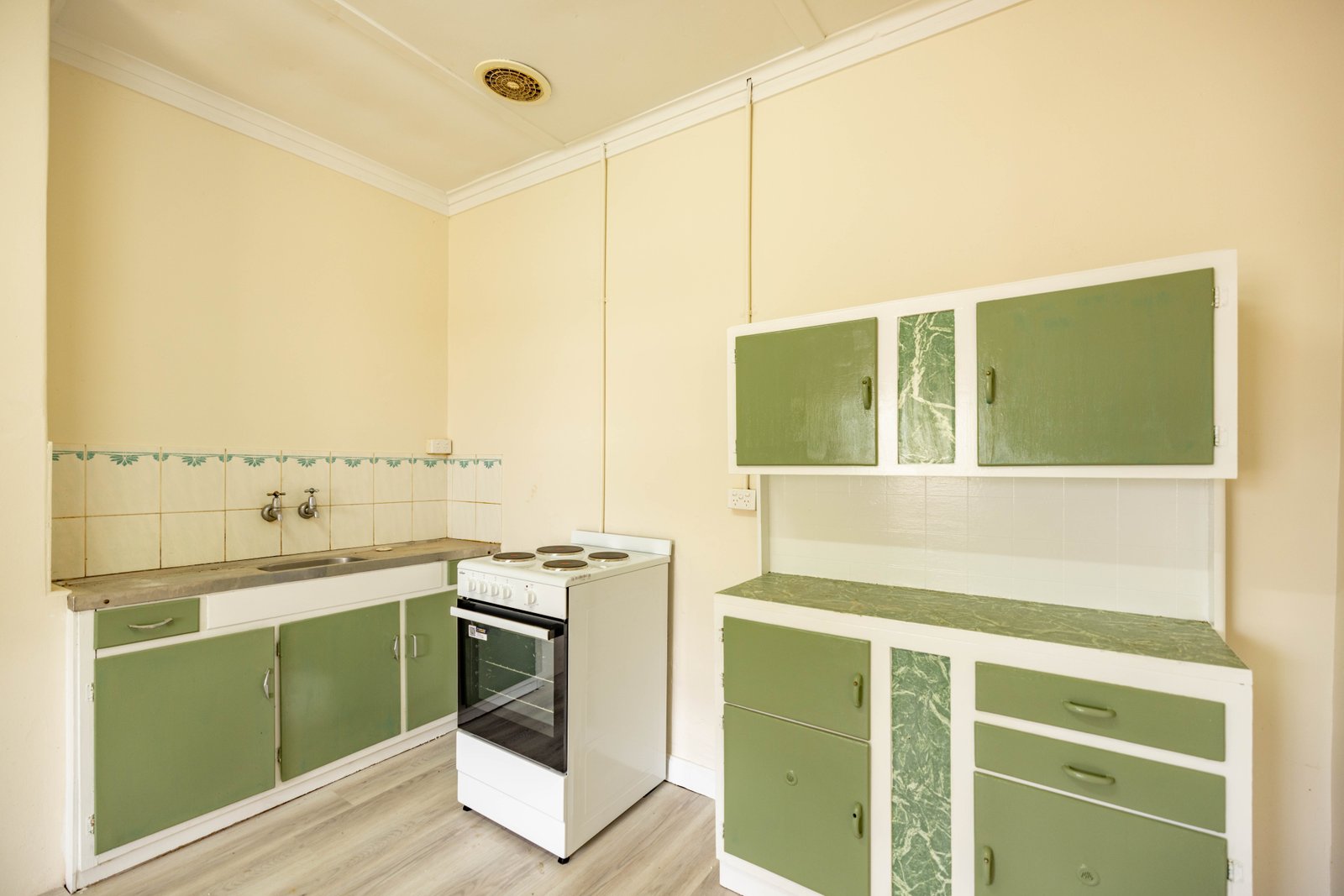 3/11 Howick Street TUMUT 4