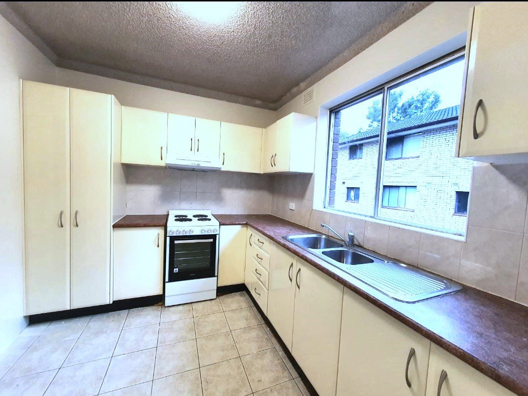 3/11 Lachlan Street LIVERPOOL 2