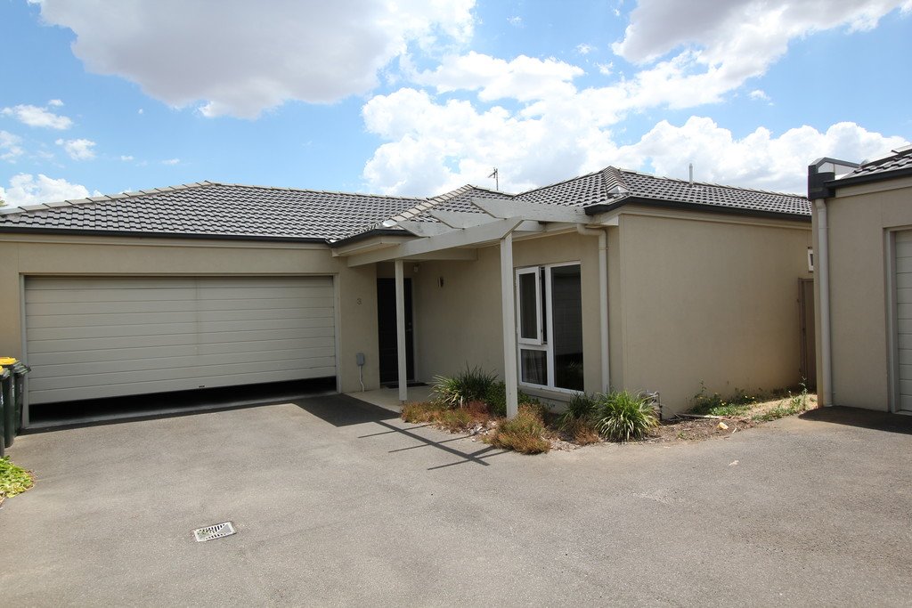 3/11 Lake Street WENDOUREE 2