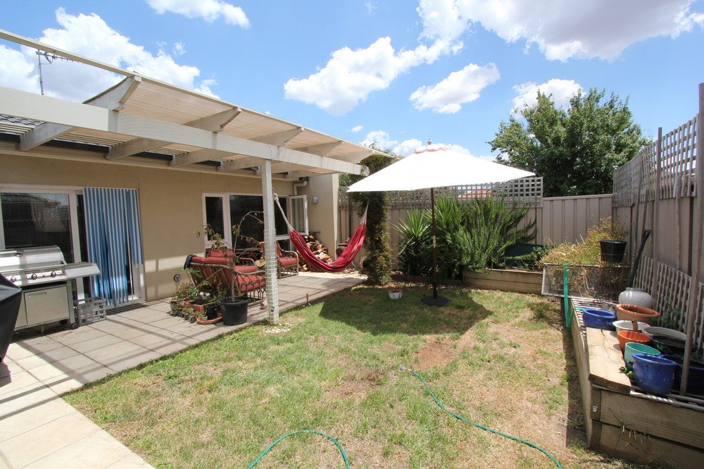 3/11 Lake Street WENDOUREE 9
