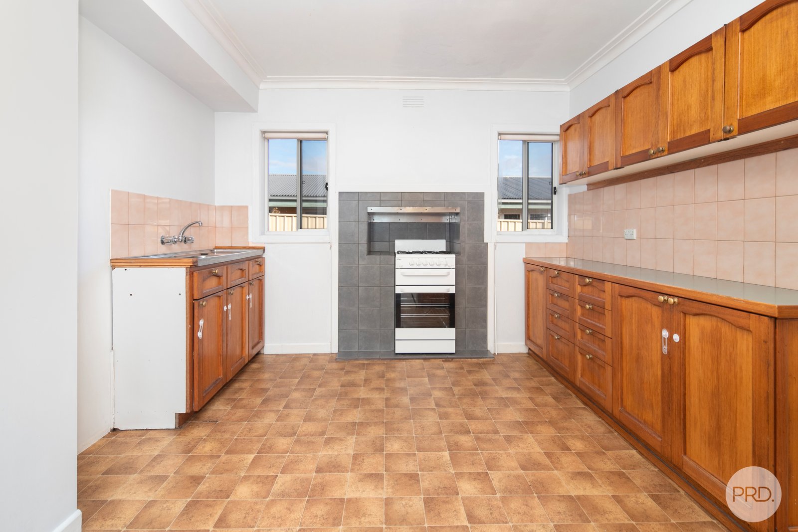 311 Larter Street CANADIAN 6