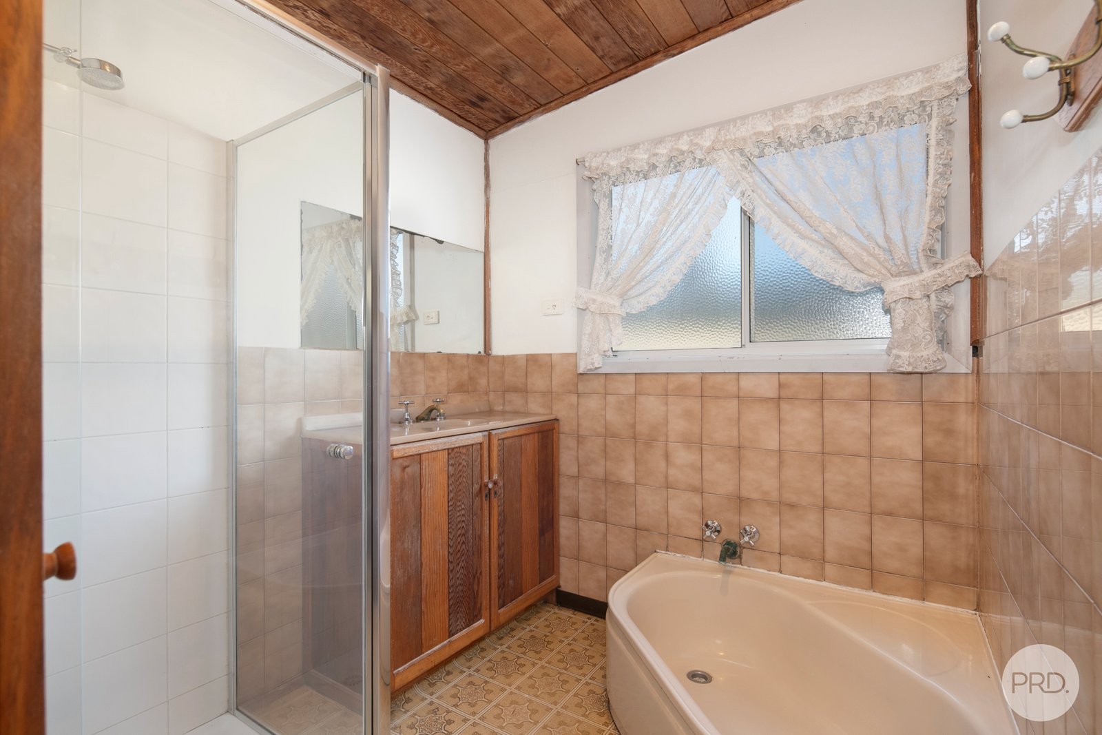 311 Larter Street CANADIAN 7