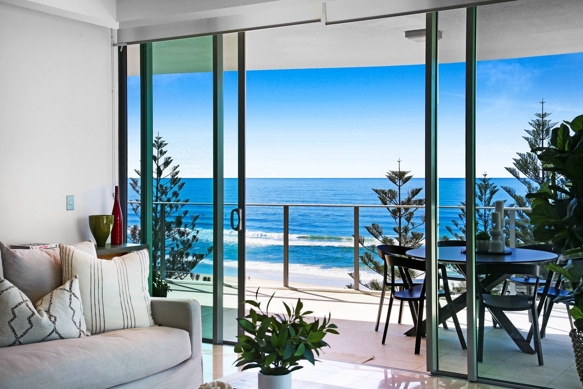 31/106 The Esplanade Burleigh Heads 3