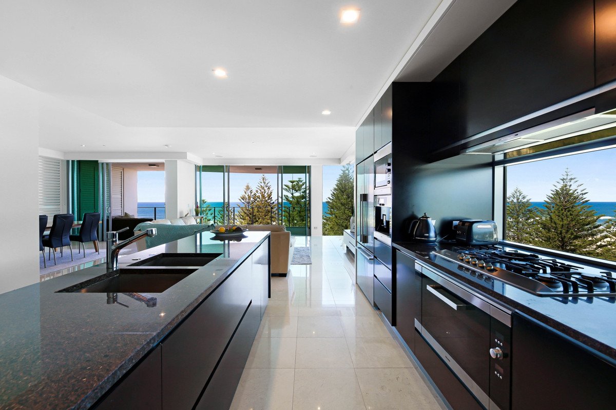 31/106 The Esplanade Burleigh Heads 14