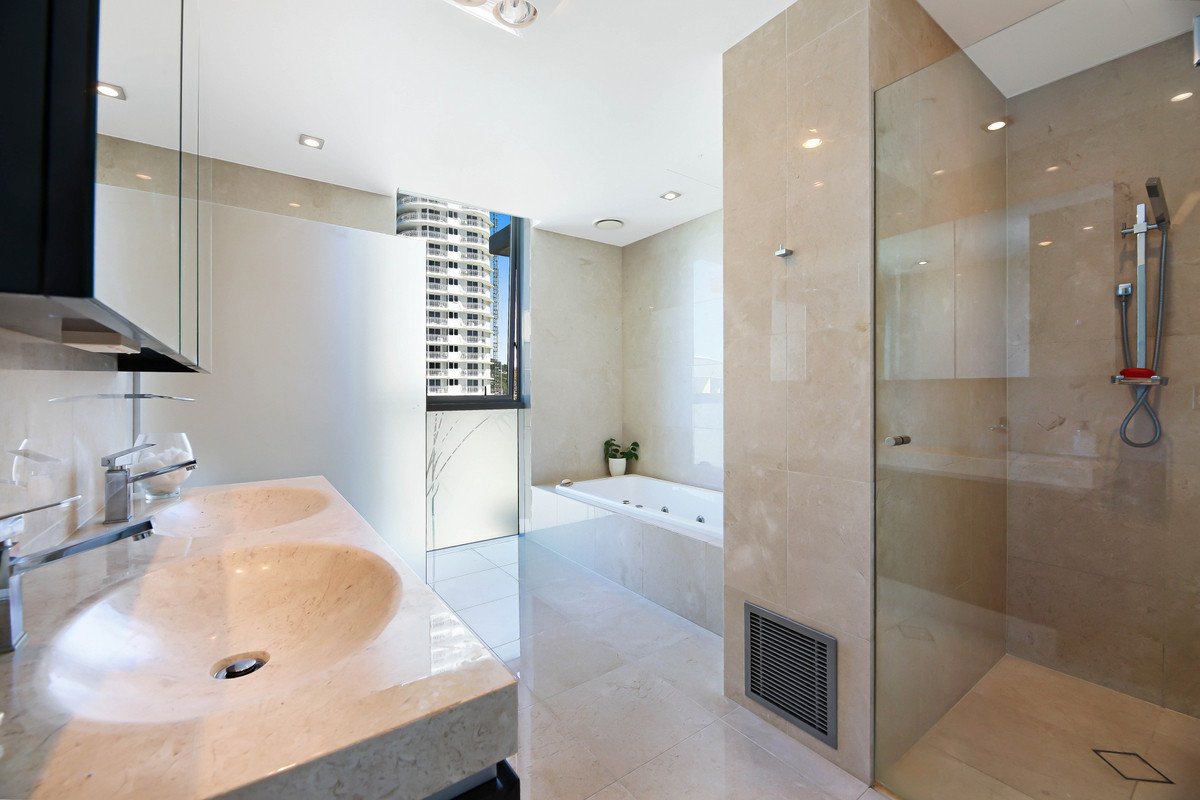 31/106 The Esplanade Burleigh Heads 19