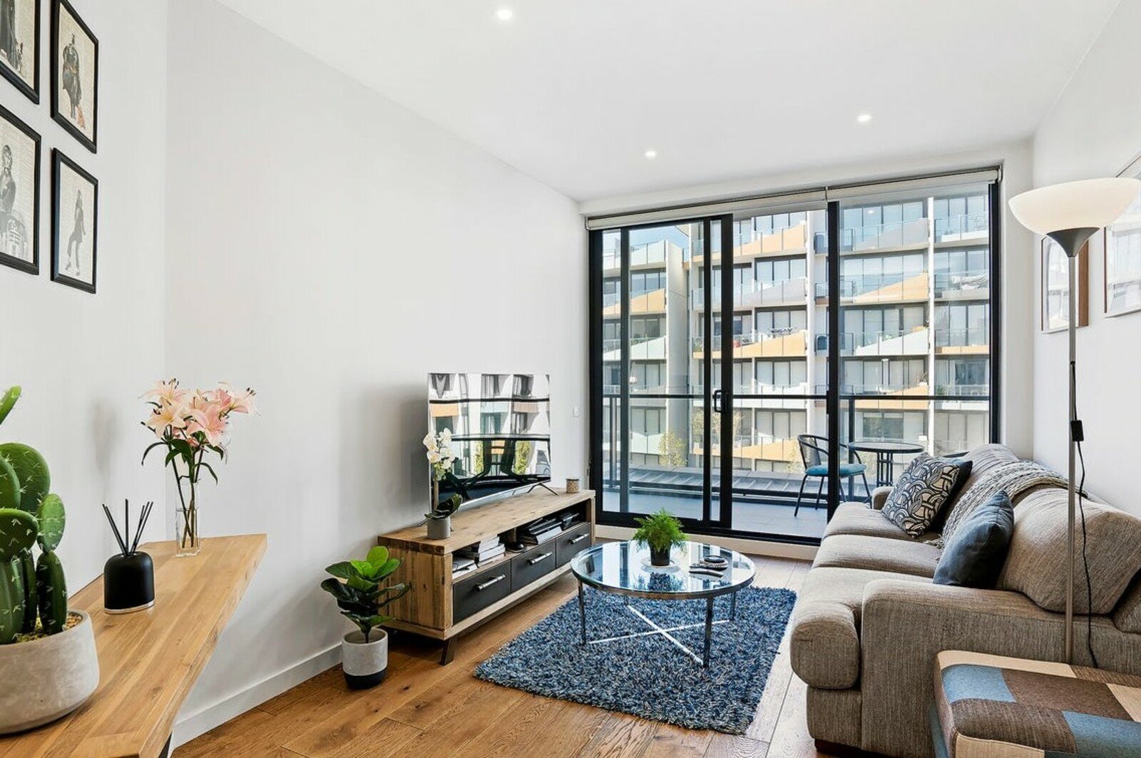 Gallery: 311/220 Bay Road