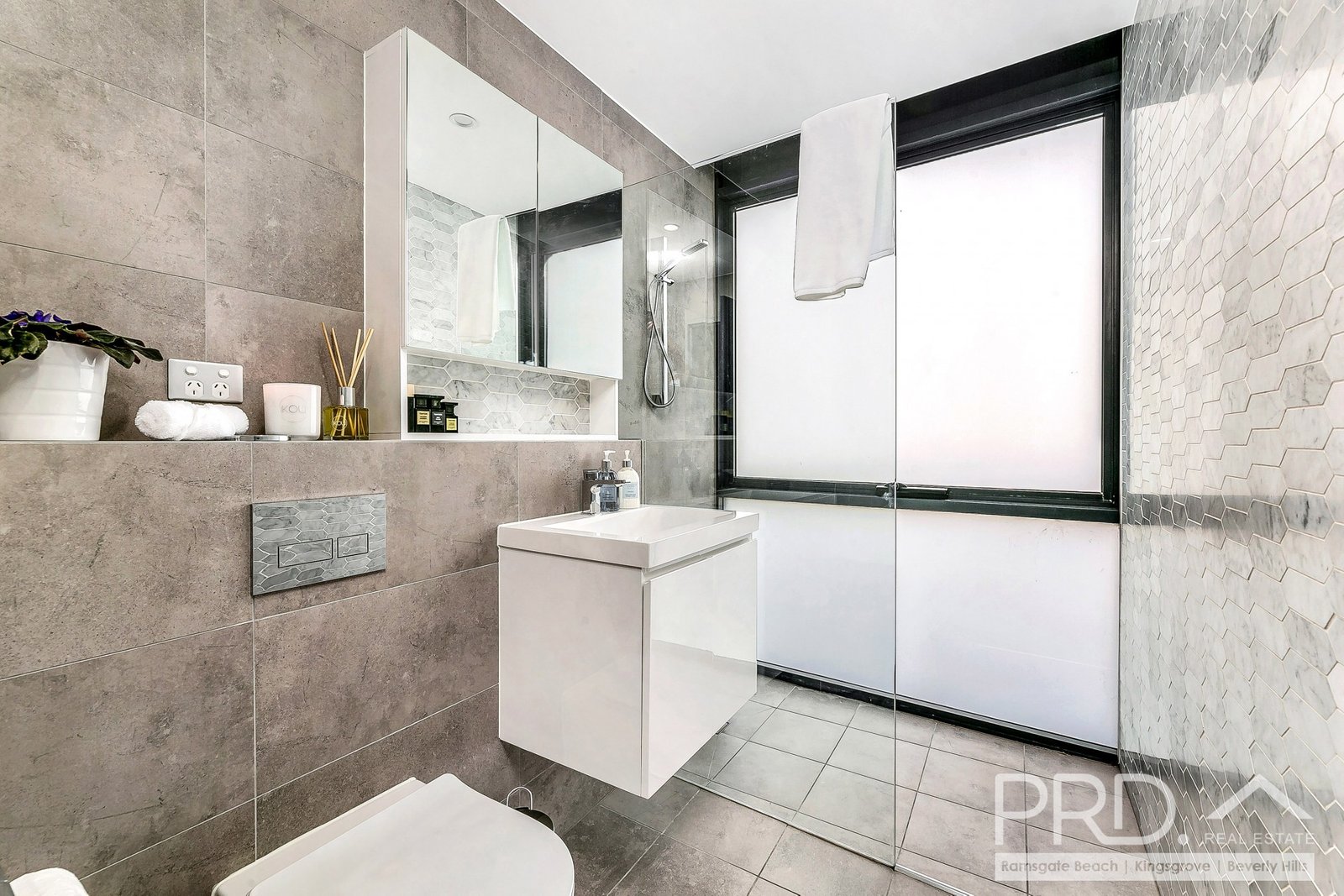 3.11/7 Pittwater Road GLADESVILLE 8