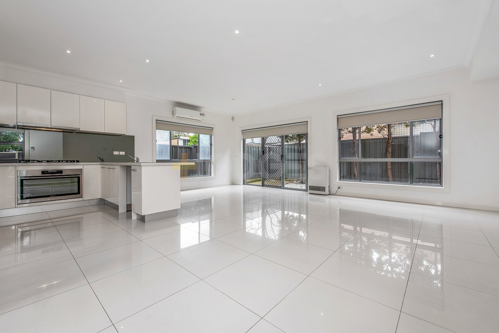 Gallery: 3/12 Charlotte Street