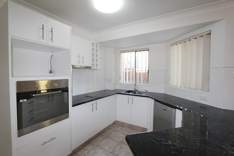 3/12 Gordon Street LABRADOR 2