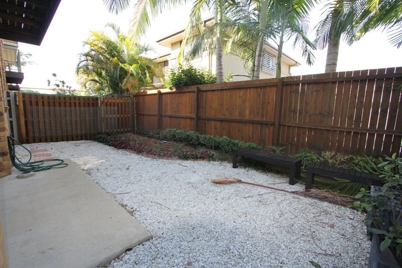 3/12 Gordon Street LABRADOR 3