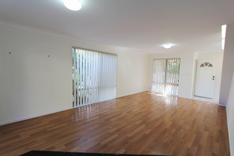 3/12 Gordon Street LABRADOR 11