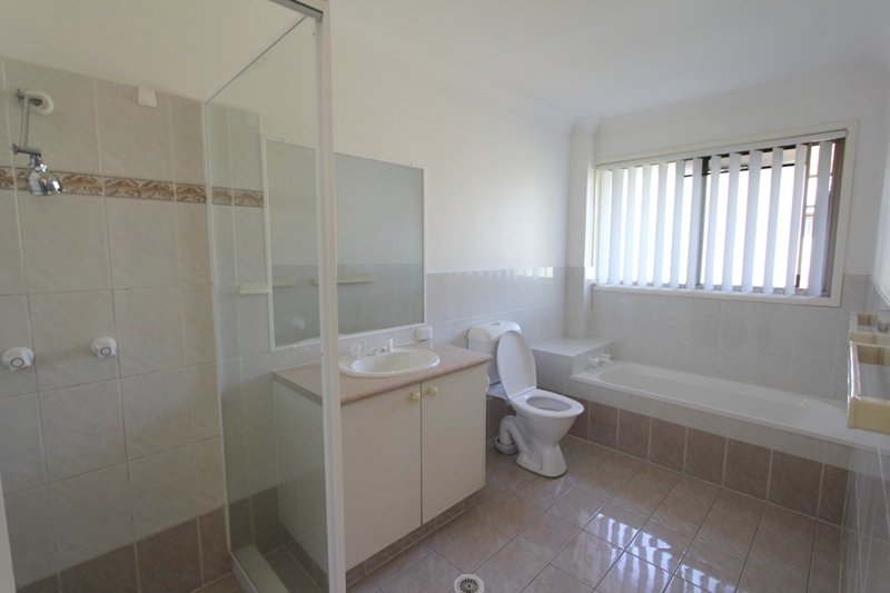 3/12 Gordon Street LABRADOR 12