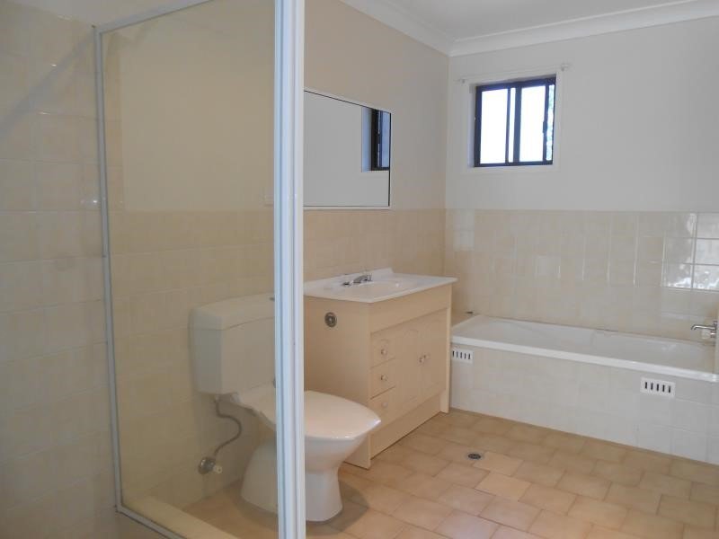 3/12 Illoura Street TAMWORTH 4