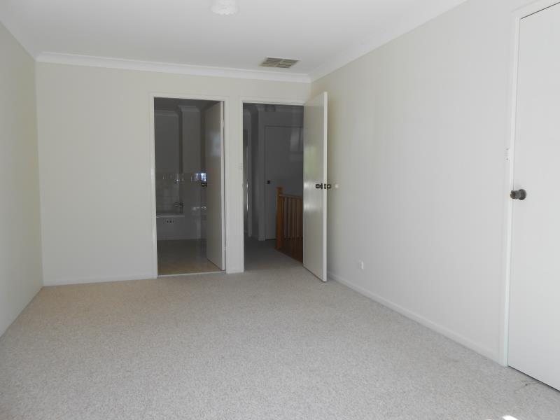 3/12 Illoura Street TAMWORTH 5