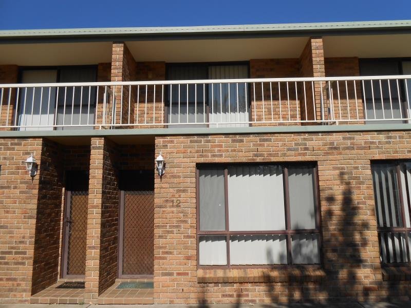 3/12 Illoura Street TAMWORTH 9