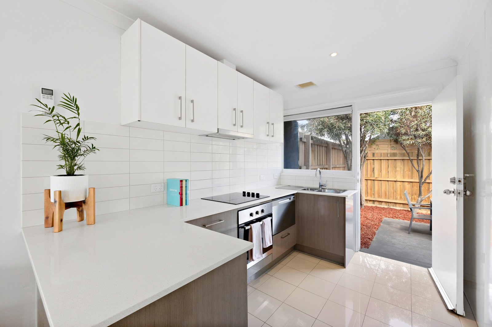 Gallery: 3/12 Swanpool Avenue