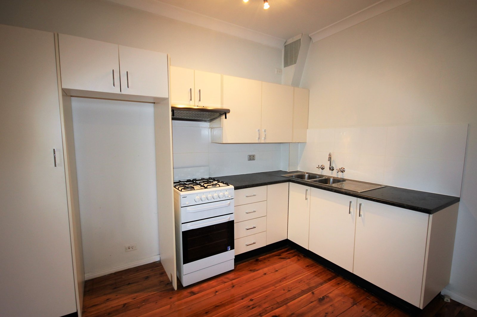 3/13 Ocean Street KOGARAH 2