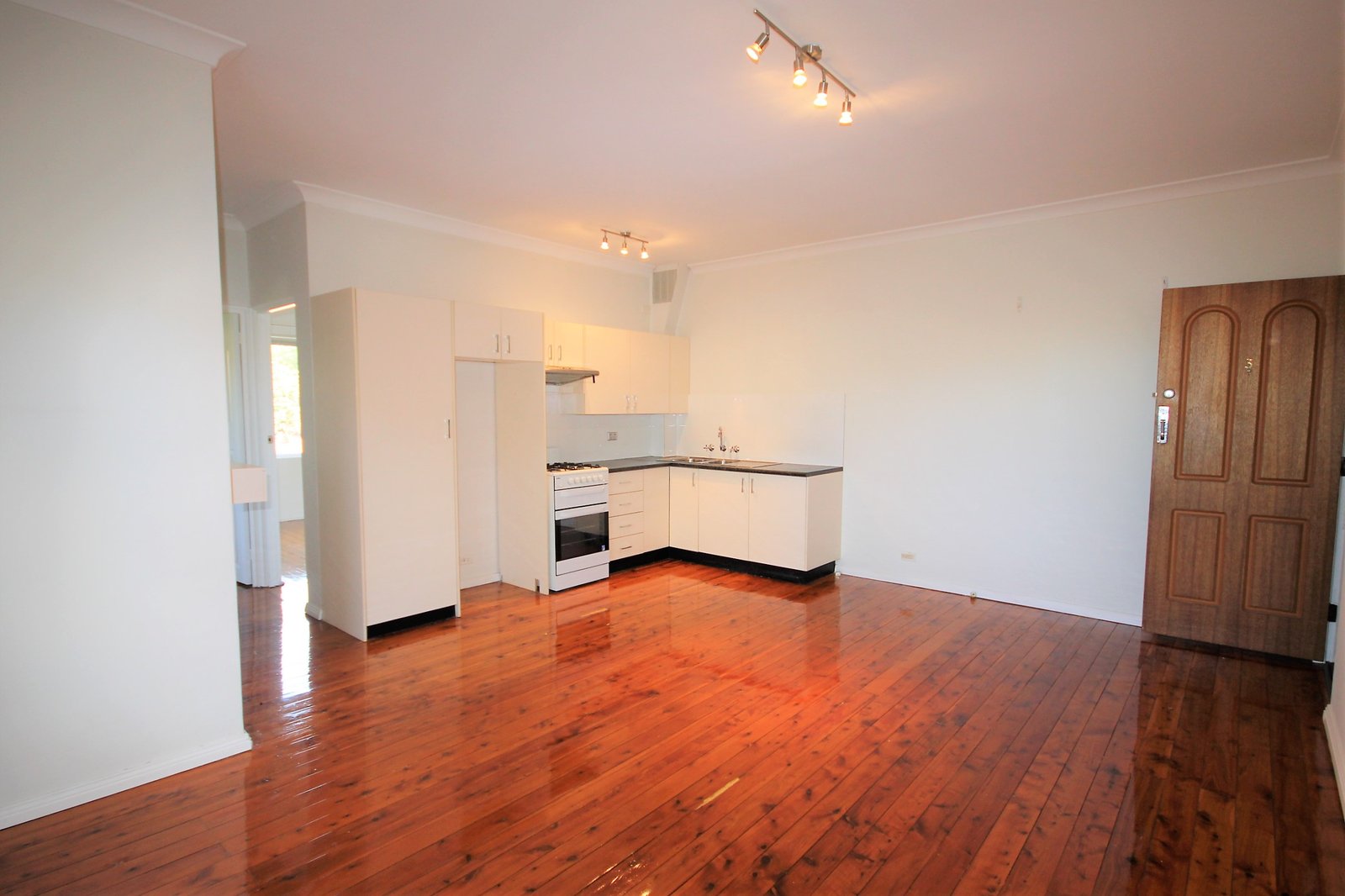 3/13 Ocean Street KOGARAH 6