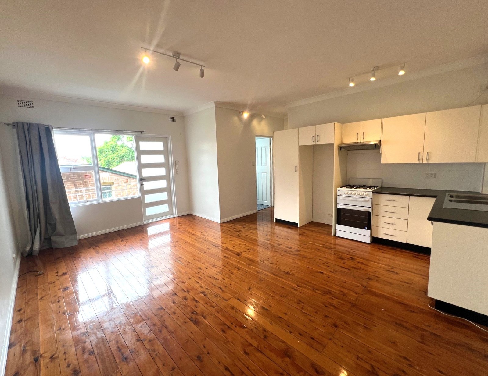 3/13 Ocean Street KOGARAH 2