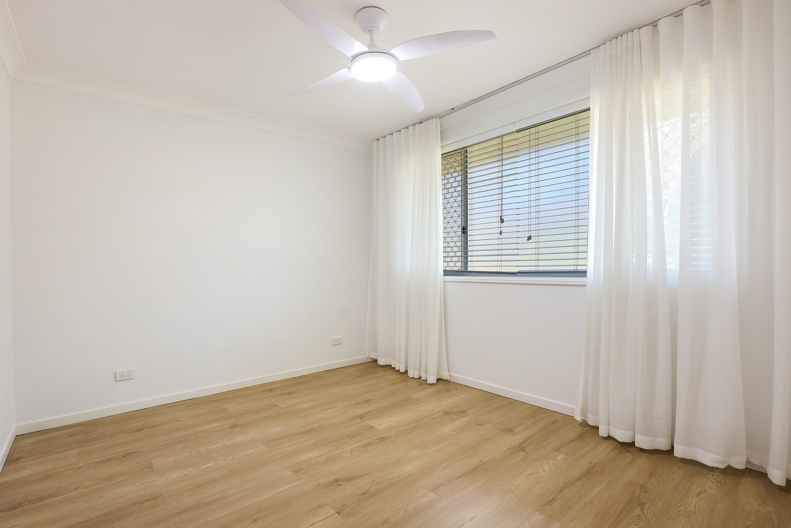 31/33 Edmund Rice Drive SOUTHPORT 6