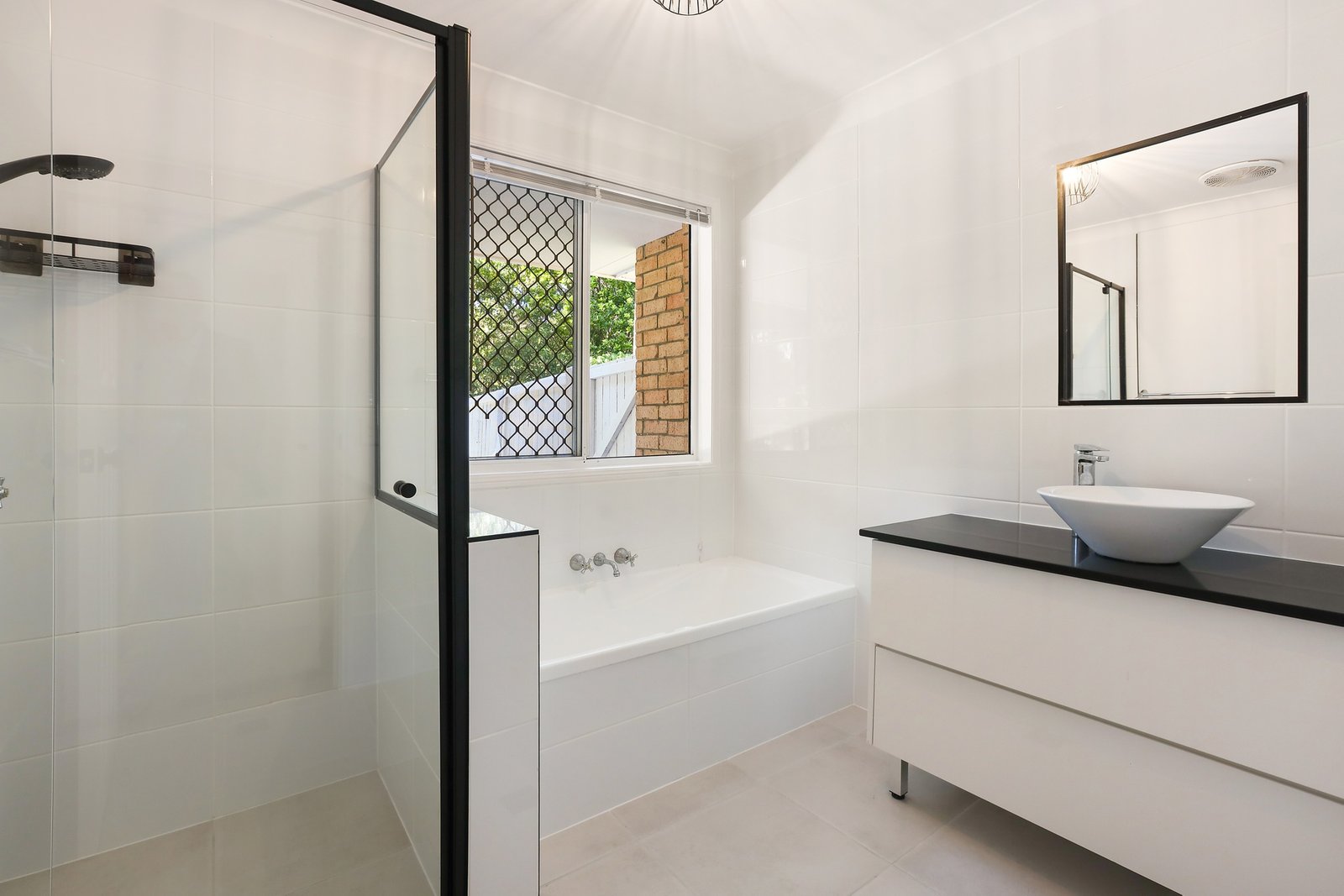 31/33 Edmund Rice Drive SOUTHPORT 7