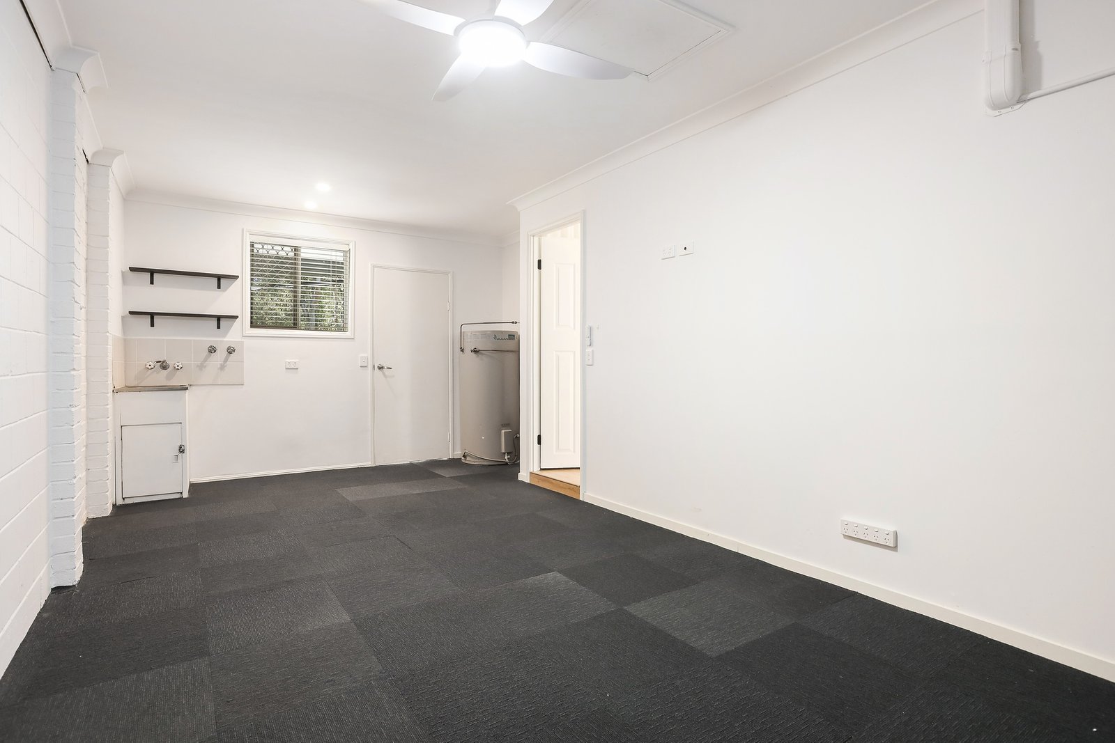 31/33 Edmund Rice Drive SOUTHPORT 9
