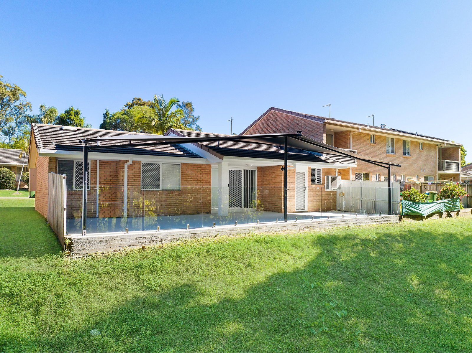 31/33 Edmund Rice Drive SOUTHPORT 10