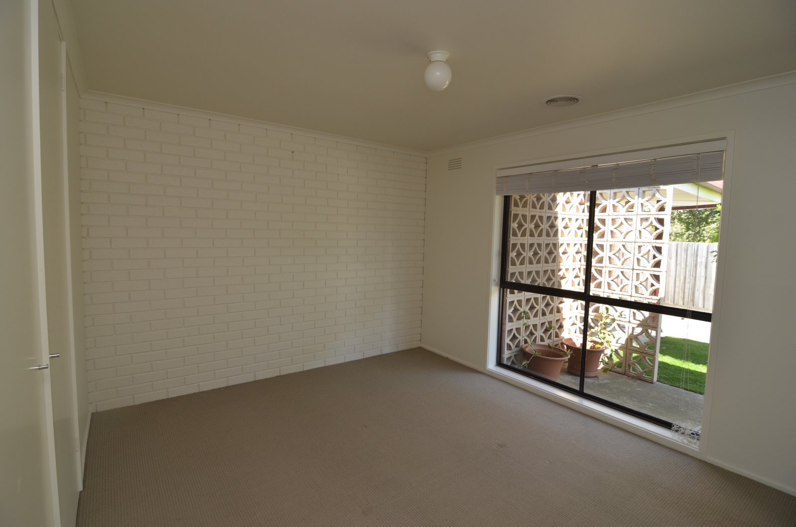 Gallery: 3/133 Helms Street