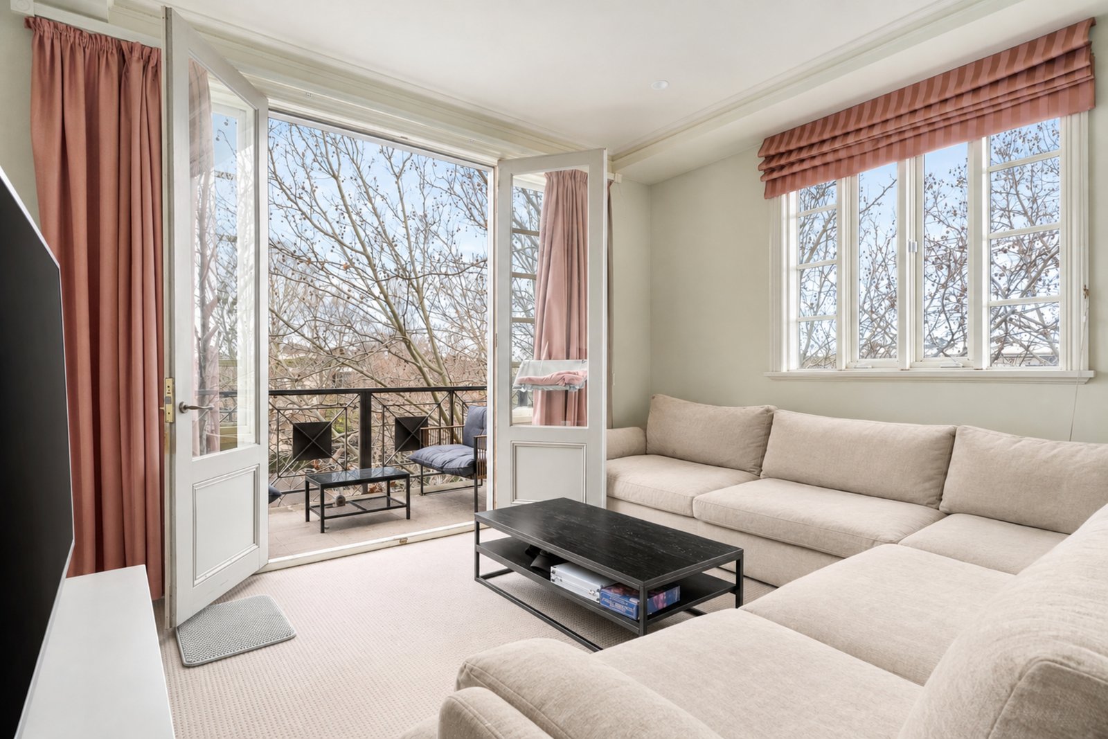Gallery: 31/350 Toorak Road