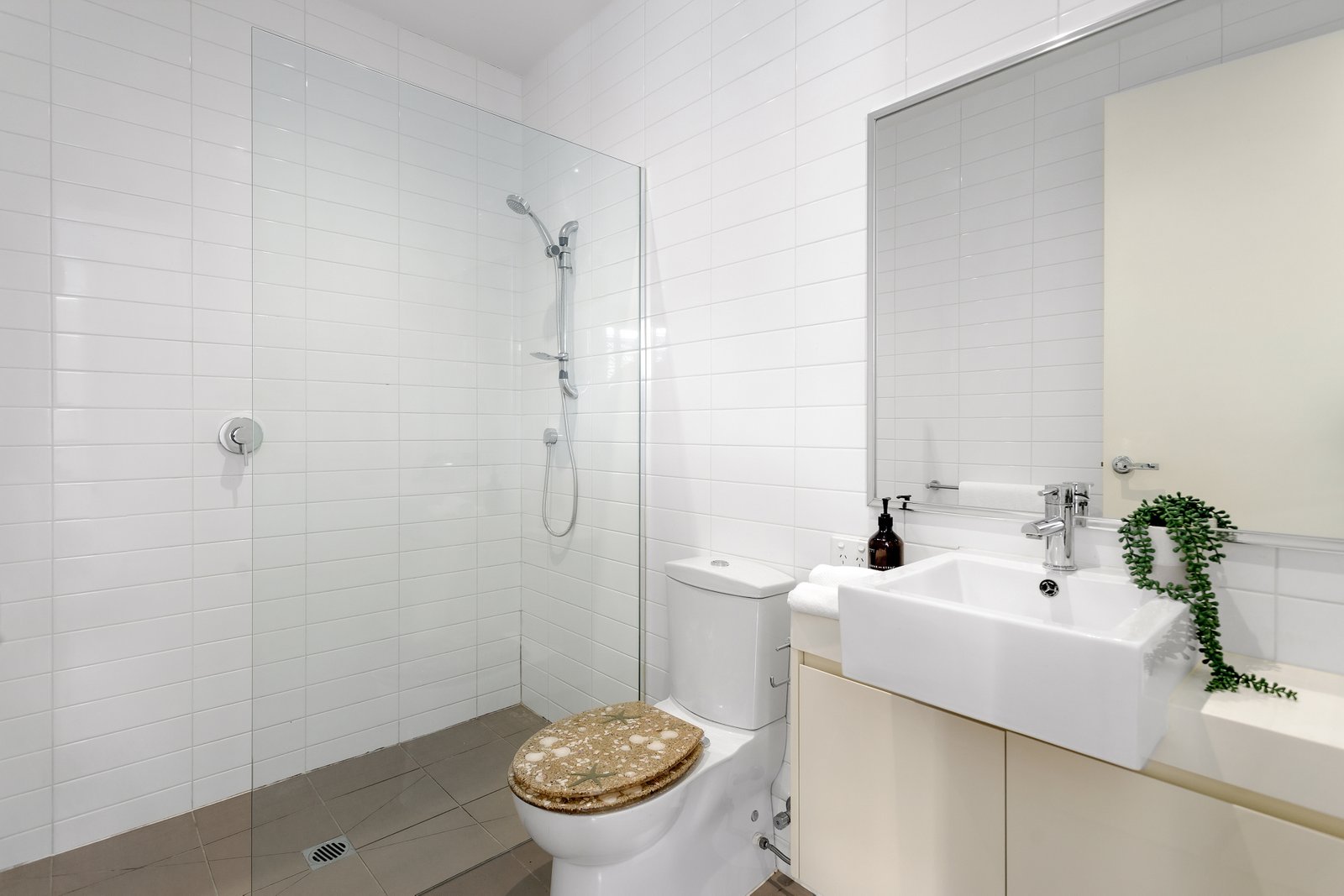 Real Estate and Property in 3/14 Nepean Highway, Brighton, VIC