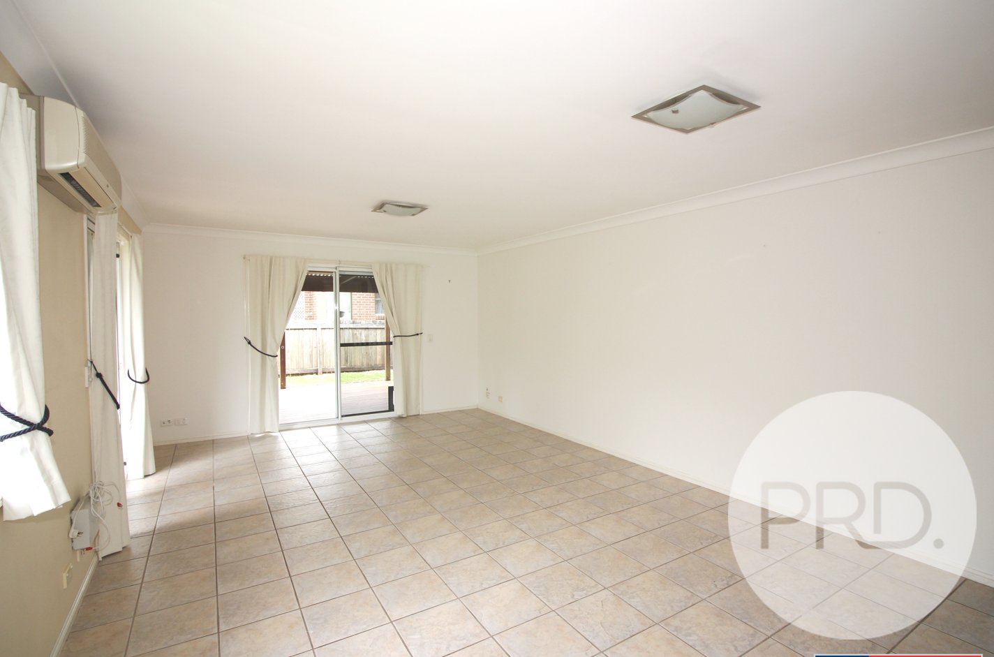 31/40 Blaikie Street  "The Avenues"  HENDRA 3