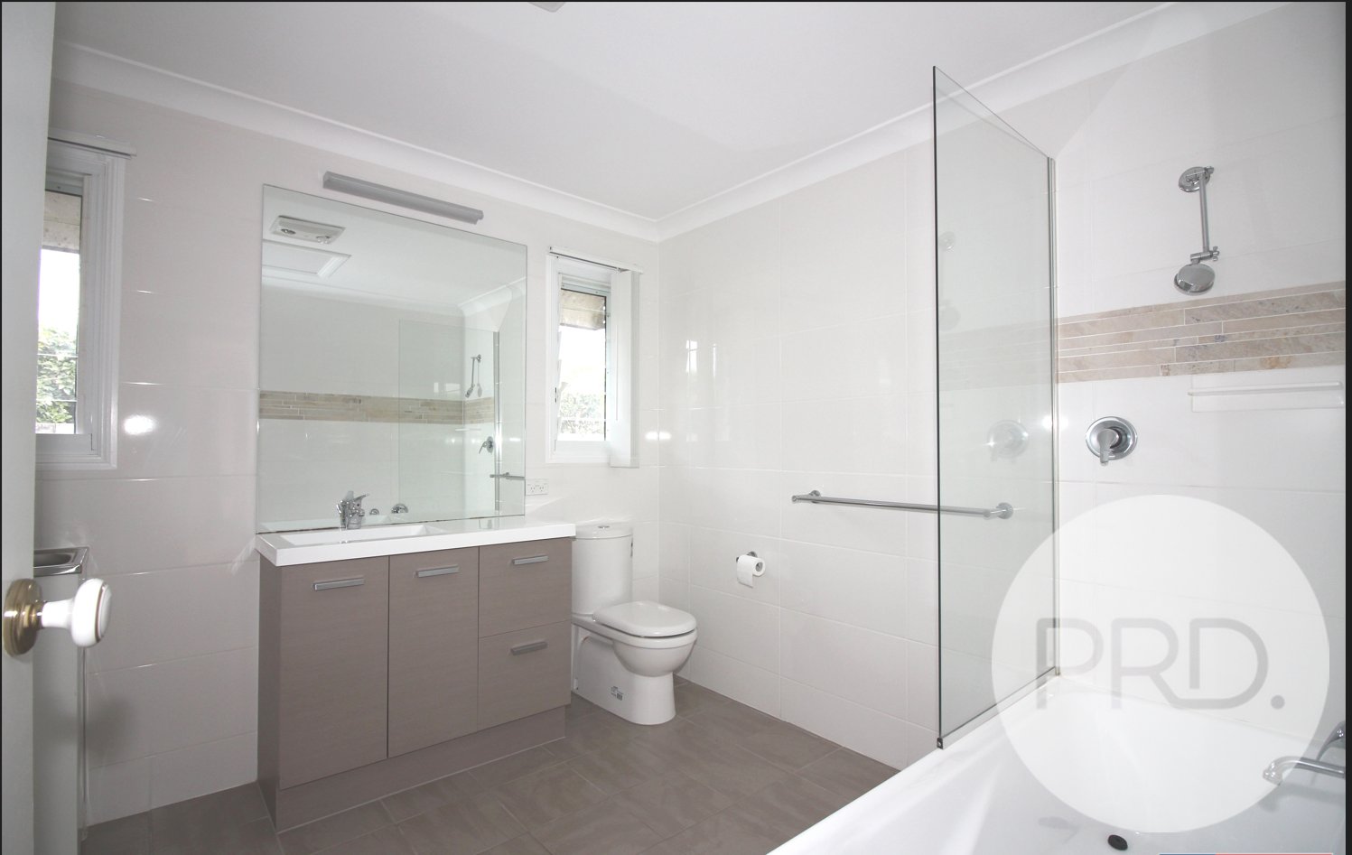 31/40 Blaikie Street  "The Avenues"  HENDRA 7