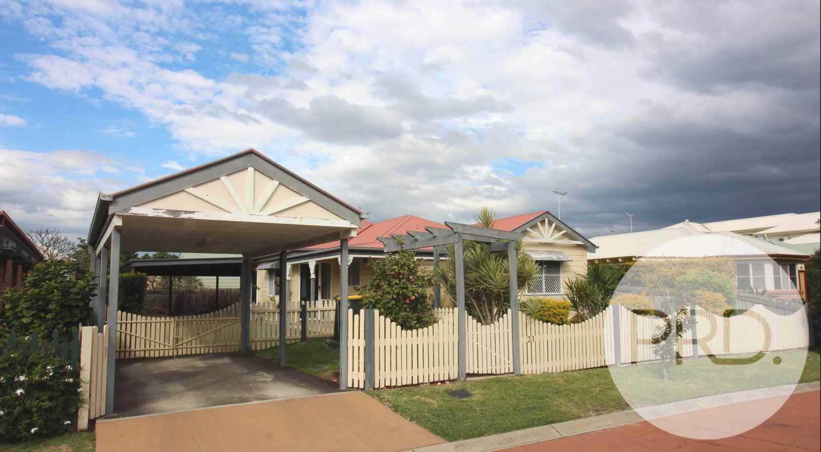 31/40 Blaikie Street  "The Avenues"  HENDRA 2