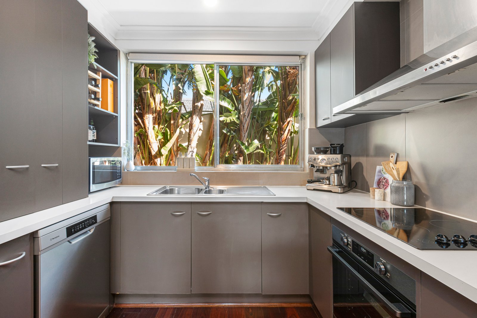 Gallery: 3/140 Charman (faces Patty Street) Road