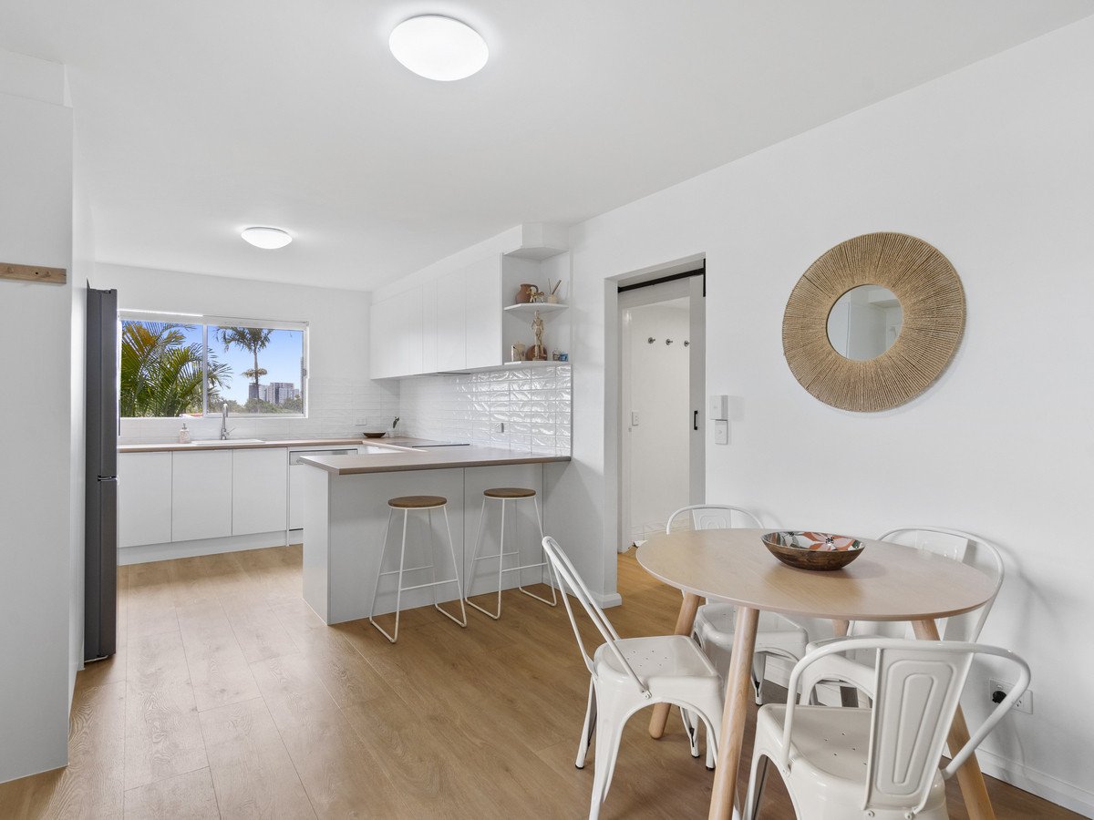 3/141 George Street West  BURLEIGH HEADS 2