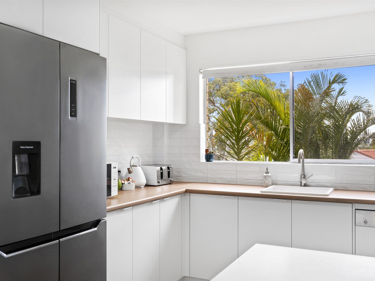 3/141 George Street West  BURLEIGH HEADS 4