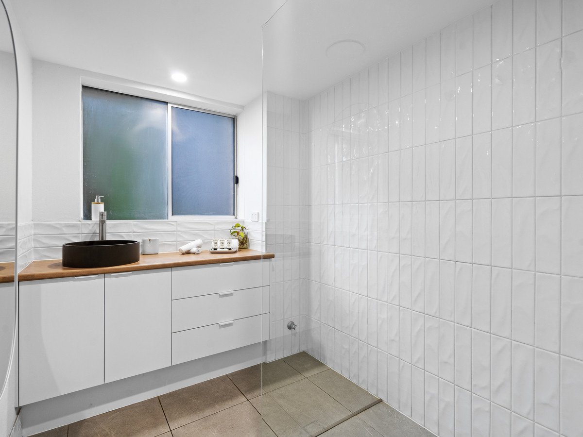 3/141 George Street West  BURLEIGH HEADS 10