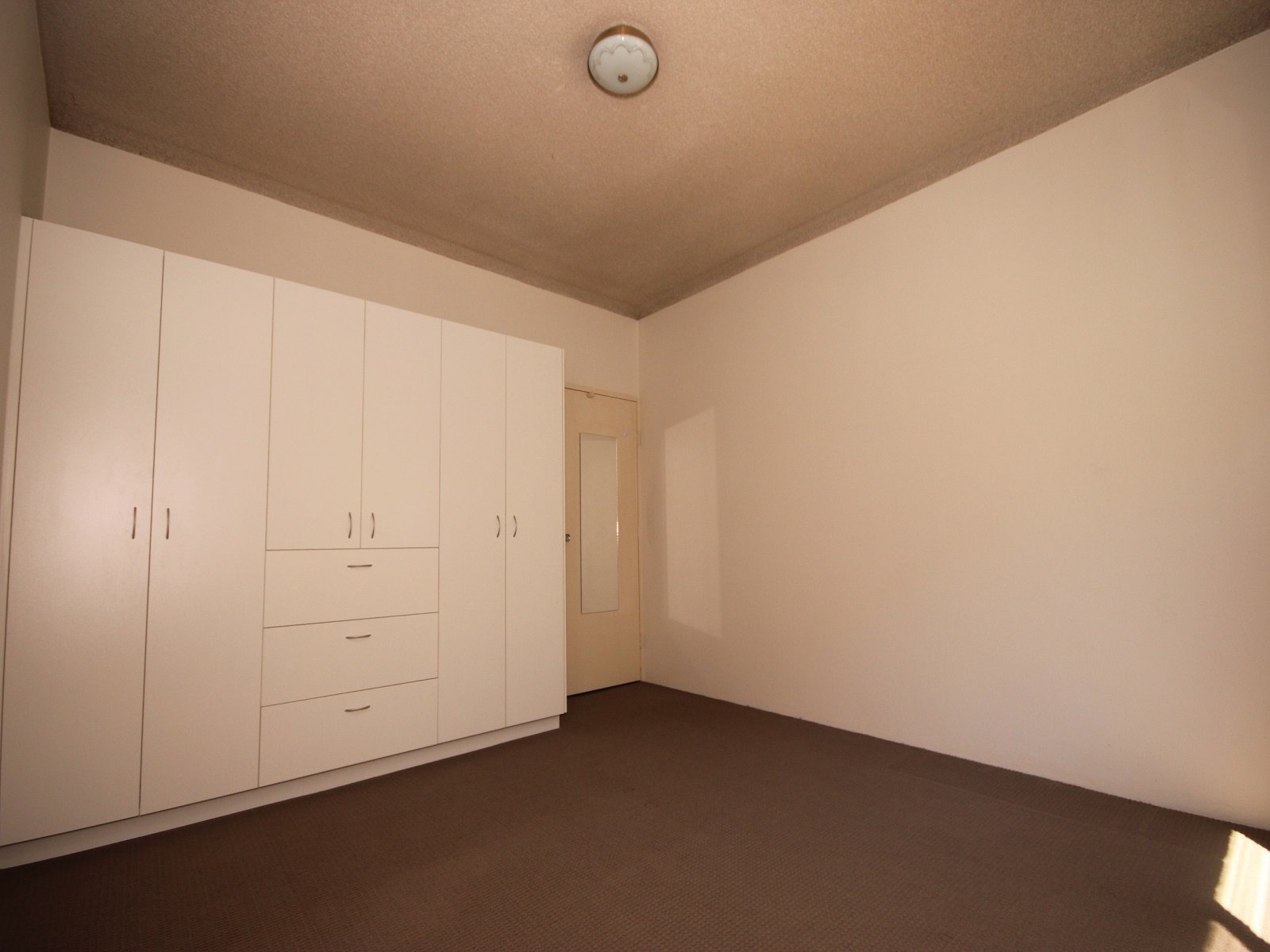 3/142 Chuter Avenue SANS SOUCI 7