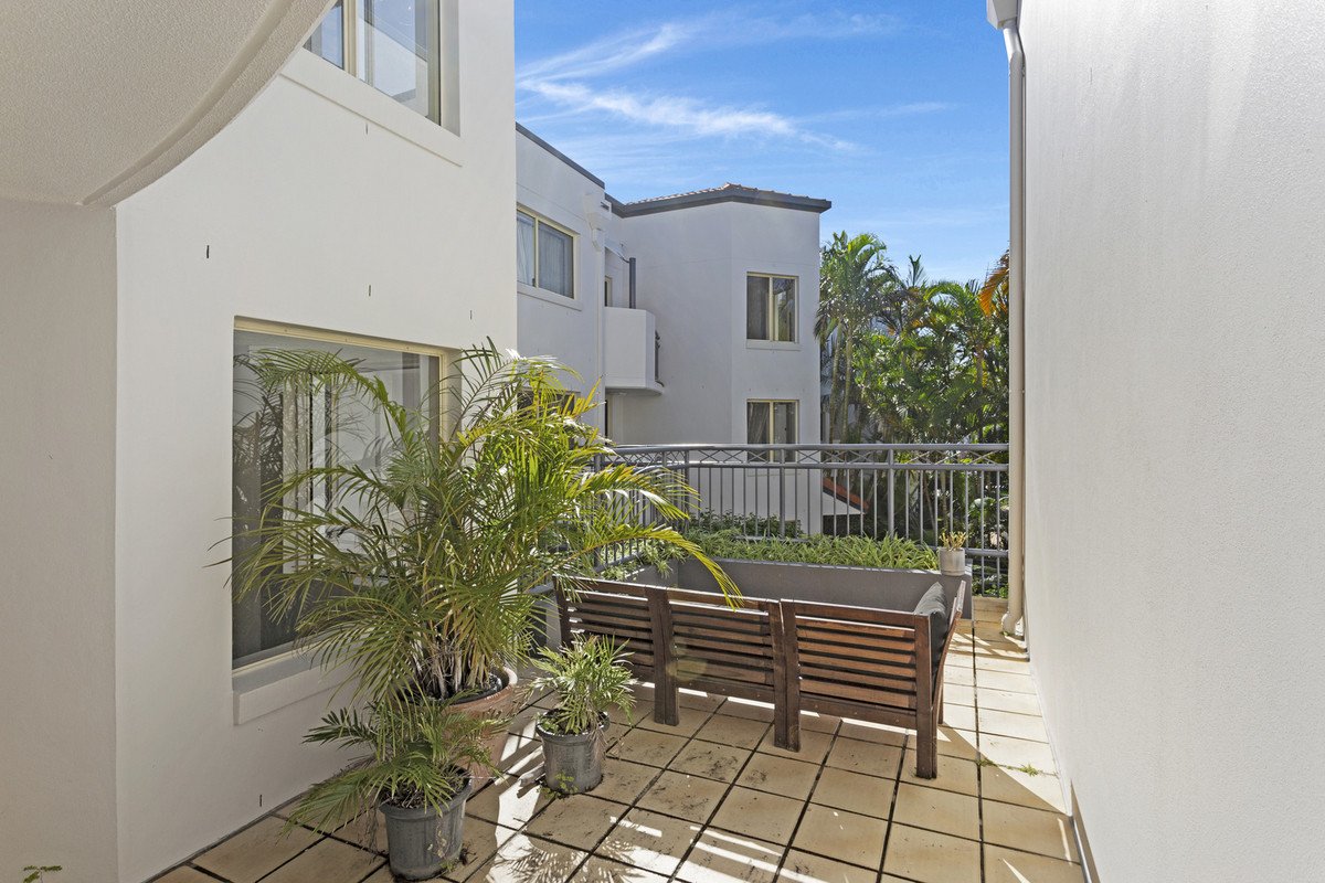 31/437 Golden Four Drive Tugun 10