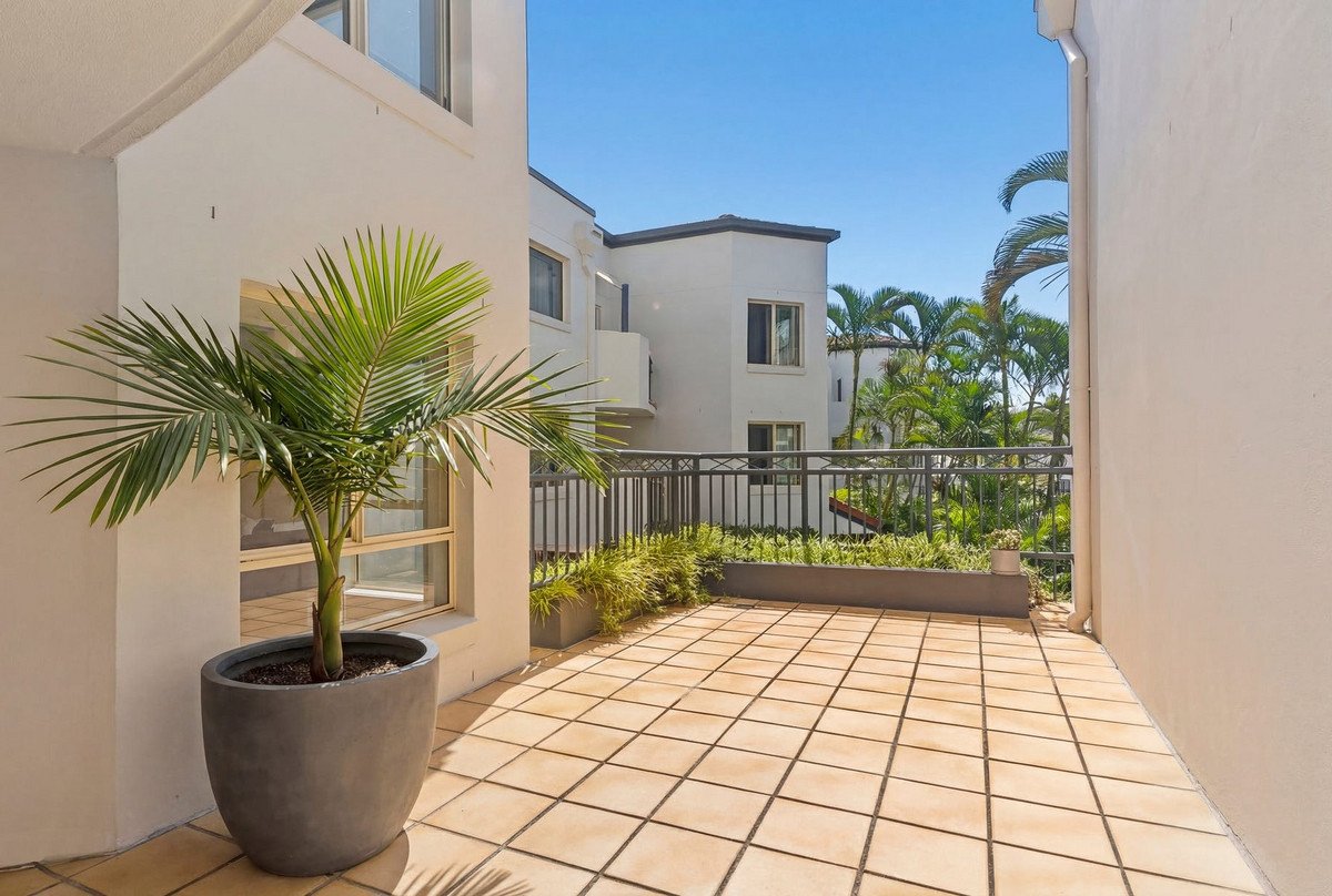 31/437 Golden Four Drive Tugun 5