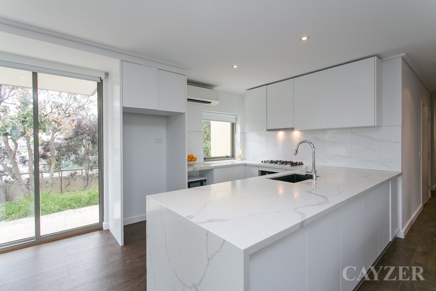 Gallery: 3/145 Beach Street