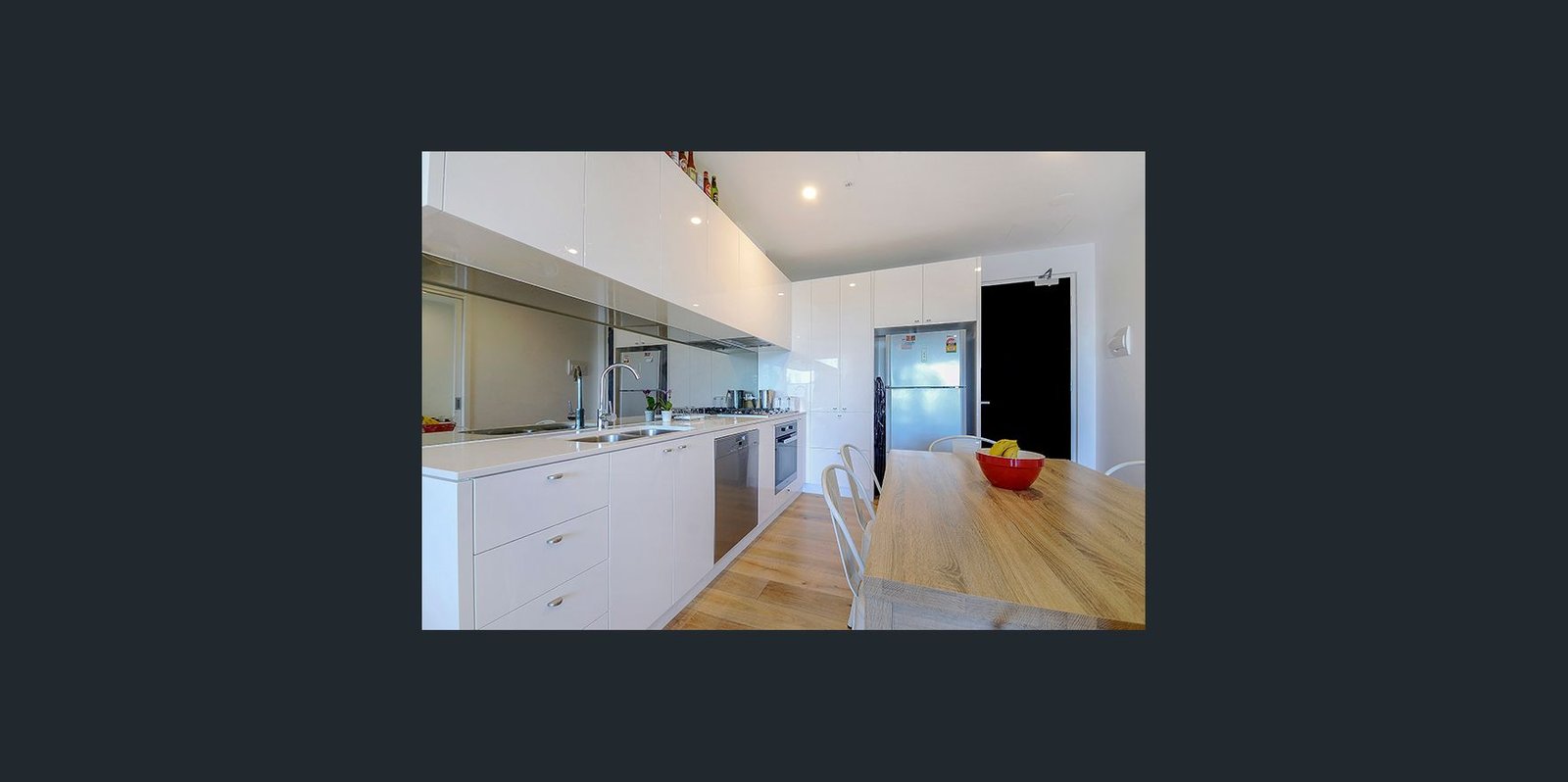 Gallery: 31/472 Beach Road