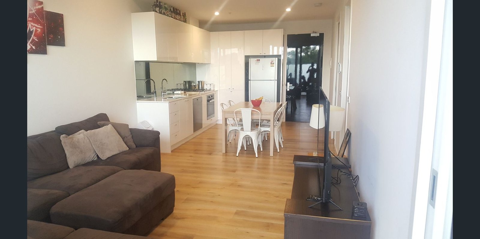 Gallery: 31/472 Beach Road