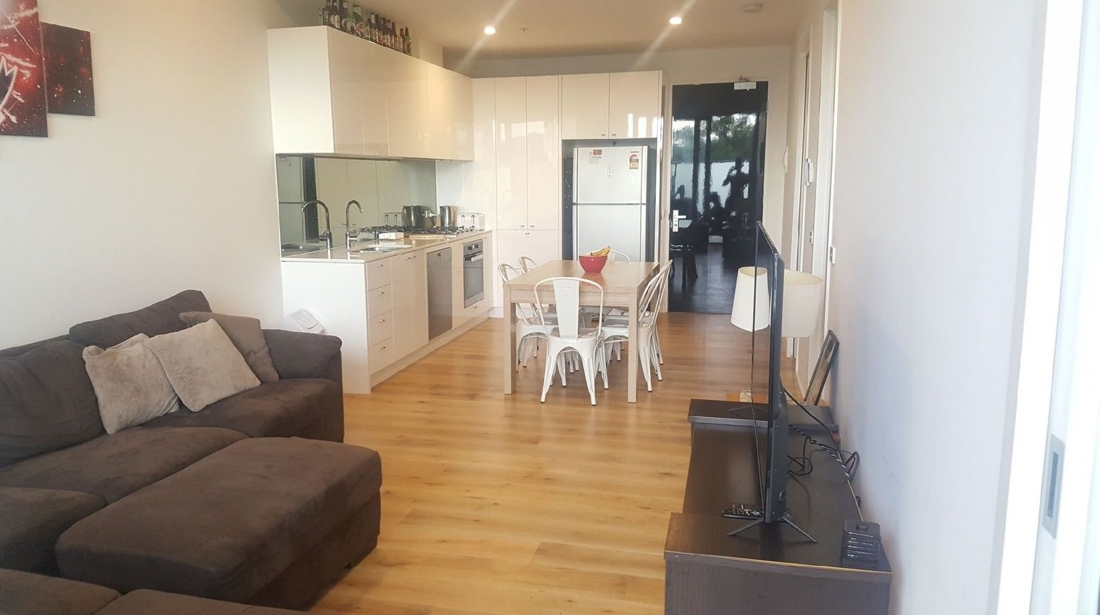Gallery: 31/472 Beach Road