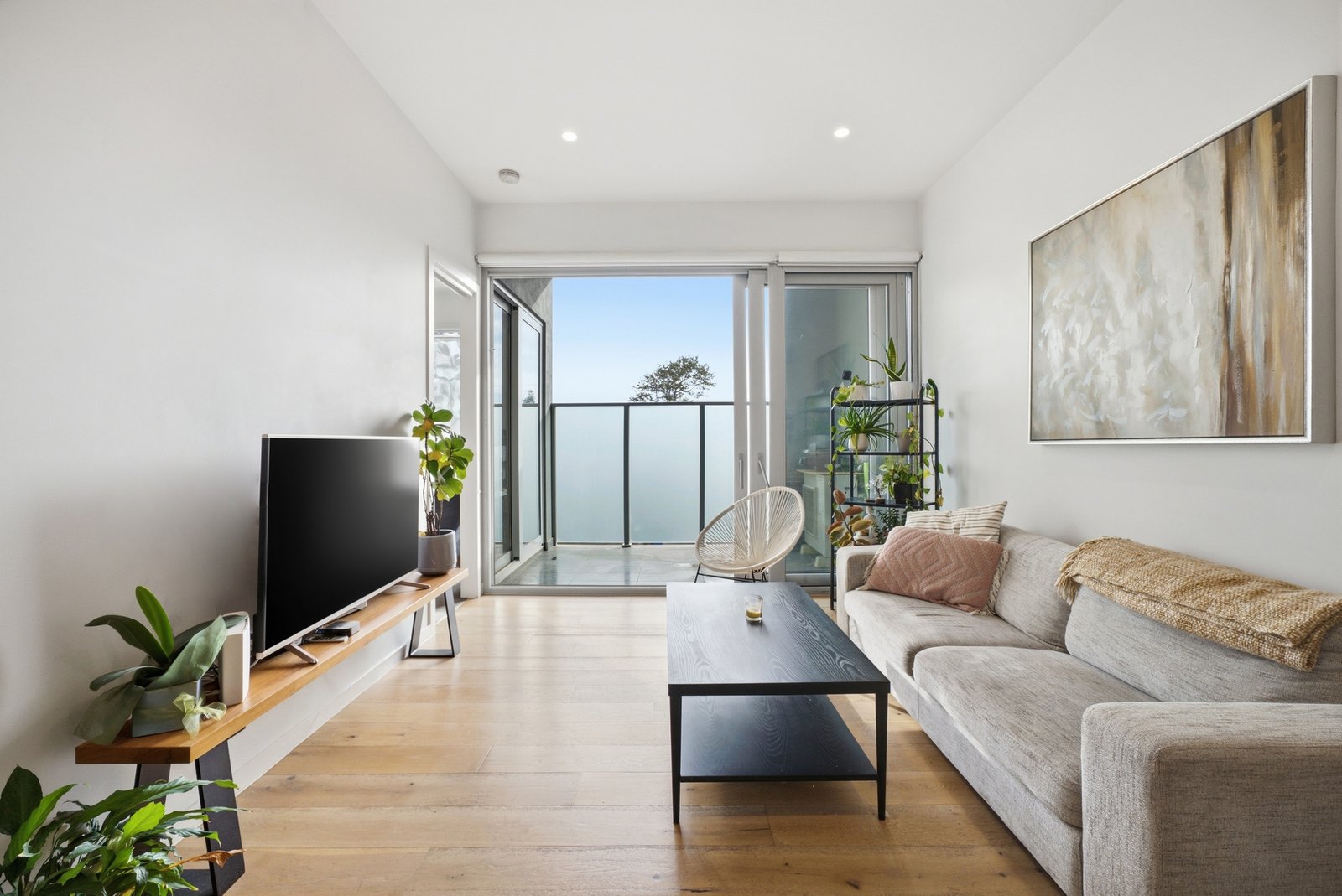Gallery: 31/472 Beach Road