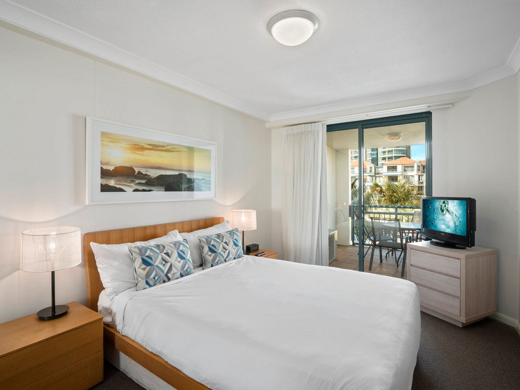 315-317/99 Griffith Street COOLANGATTA 3