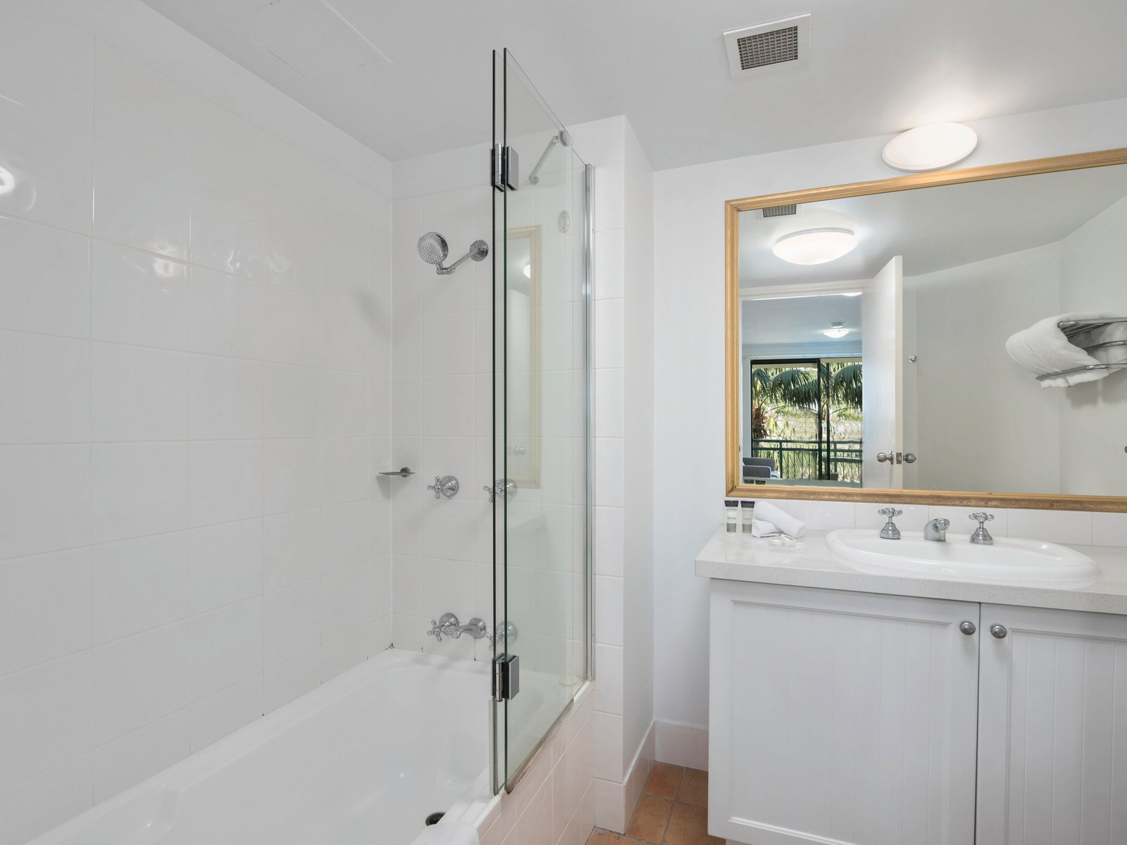 315-317/99 Griffith Street COOLANGATTA 9