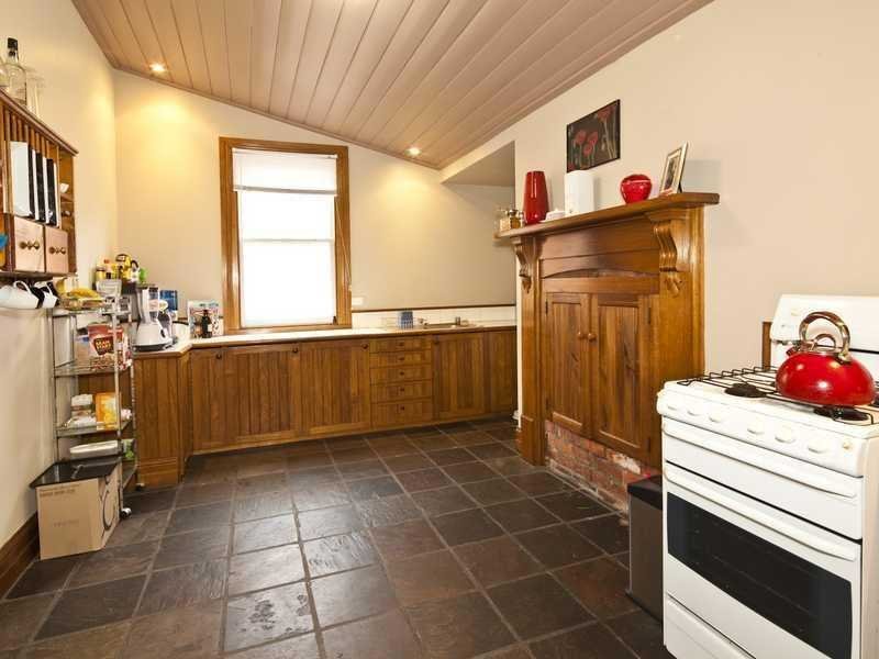 315 Armstrong Street North SOLDIERS HILL 2